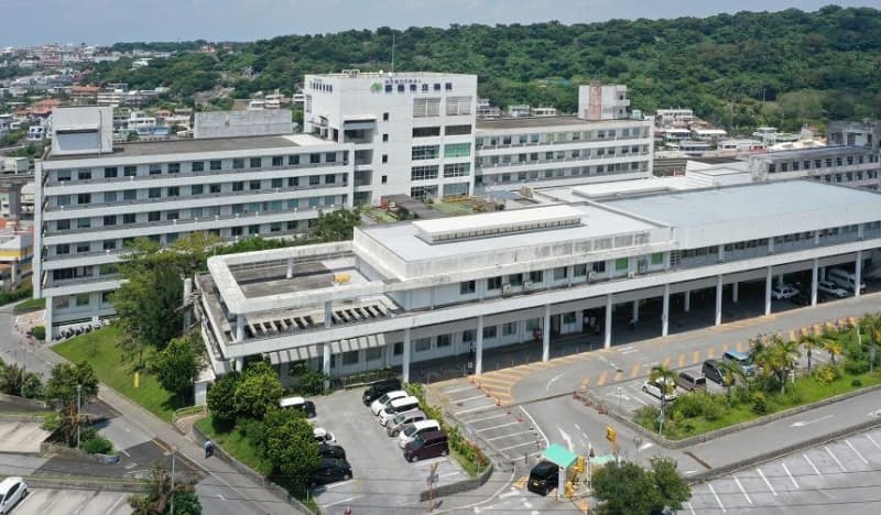 那覇市立病院、外来・入院も受け入れ休止　クラスター拡大、24人が感染