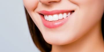 歯科医の提案で「前歯が3本」になった女性が大バズり　「気づかなかった」の声も　審美的には歯と歯の間に隙間がないほうが良くても、なんとも言えない解決策に困惑した女性に激励の声が…。