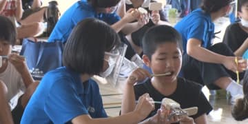 那覇市の小学校 子どもたちが歯みがきの大切さを学ぶ