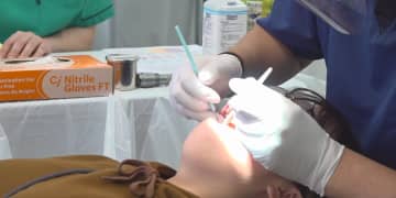 「若年層からの歯周病ケアが大切」　20歳の学生を対象に無料の歯科検診　山梨県立大学