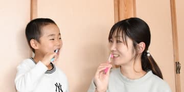虫歯の子ども、島根はなぜ多い？　22年度、全国平均上回る　10歳ごろまで磨きチェックを